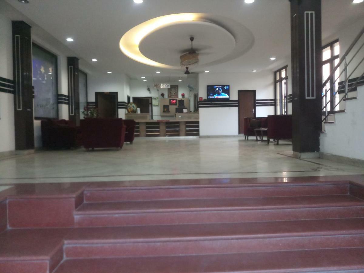 Hotel Vindhwashni Haldwāni 外观 照片